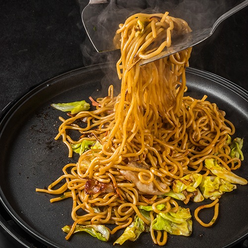lomein noodles web Black pan with lomein noodles cooking